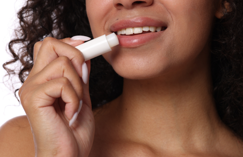 Cuidado exprés de labios y manos: aliados frente al frío extremo